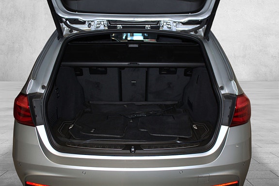 BMW 320i 24 of 30