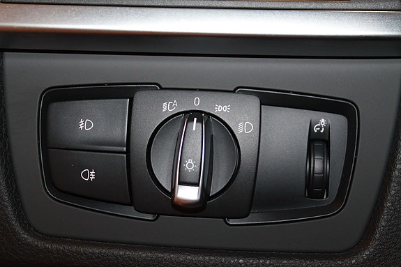 BMW 320i 30 of 30
