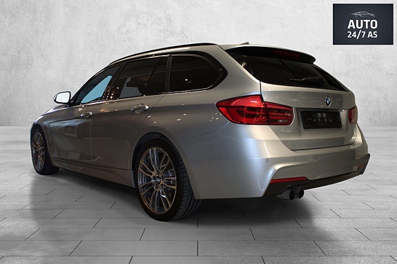 BMW 320i 12 of 30