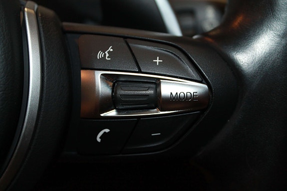 BMW 320i 29 of 30