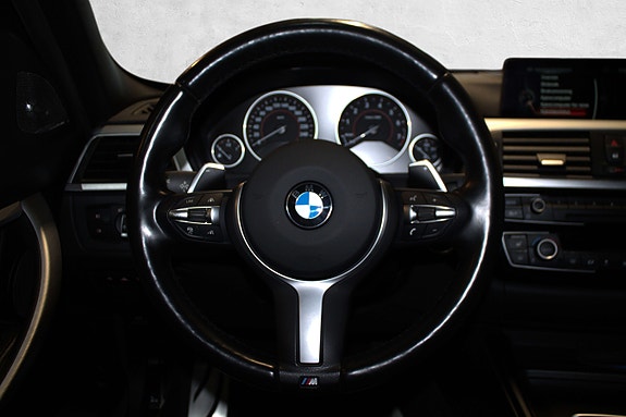 BMW 320i 27 of 30