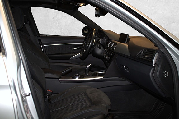 BMW 320i 20 of 30
