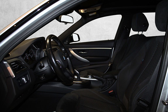 BMW 320i 19 of 30