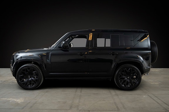 Land Rover Defender 110 2 of 13