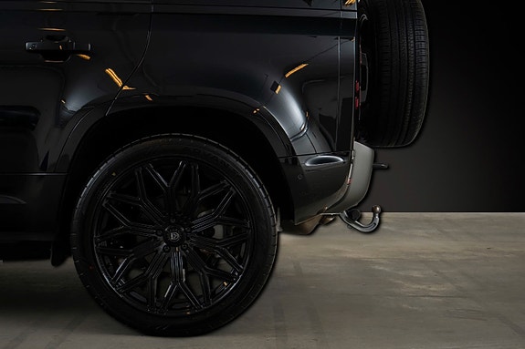 Land Rover Defender 110 3 of 13