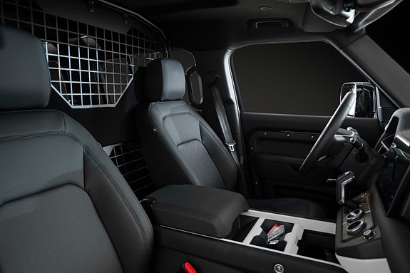 Land Rover Defender 110 7 of 13
