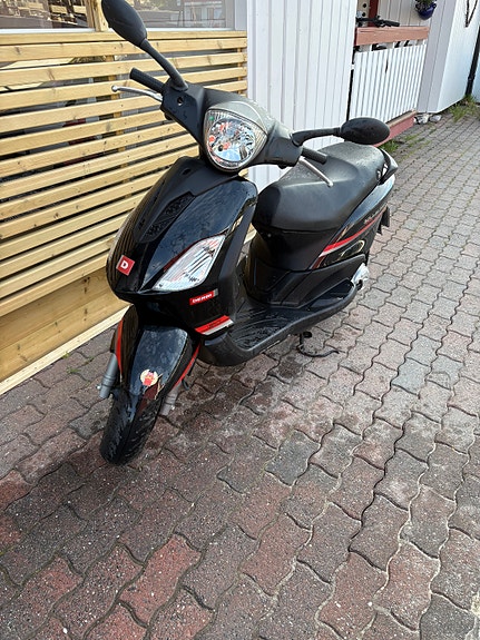 Derbi Boulevard 50 2 of 3
