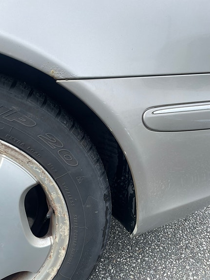 Mercedes-Benz E220 9 of 17