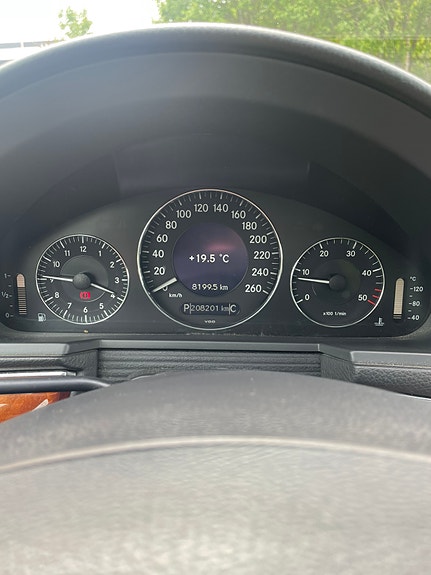 Mercedes-Benz E220 17 of 17
