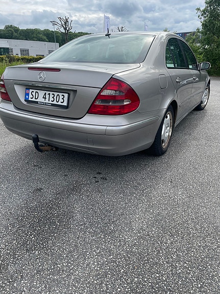 Mercedes-Benz E220 6 of 17