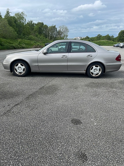 Mercedes-Benz E220 4 of 17