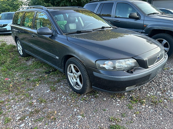 Volvo V70 3 of 9