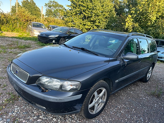 Volvo V70 2 of 9