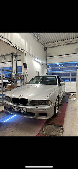 BMW 525d 2 of 30