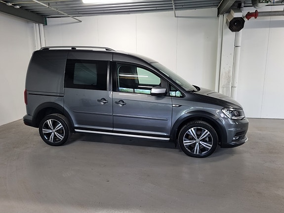 Volkswagen Caddy Alltrack 3 of 5