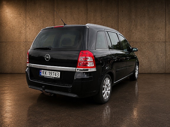 Opel Zafira 3 of 5