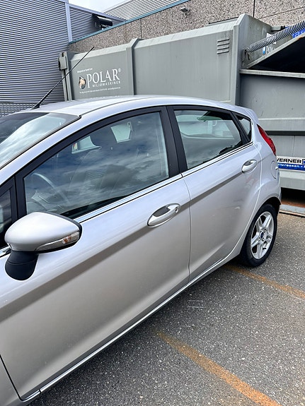 Ford Fiesta 2 of 5