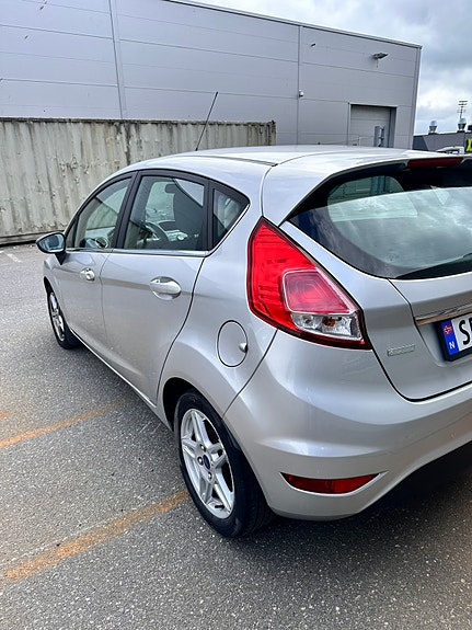 Ford Fiesta 3 of 5