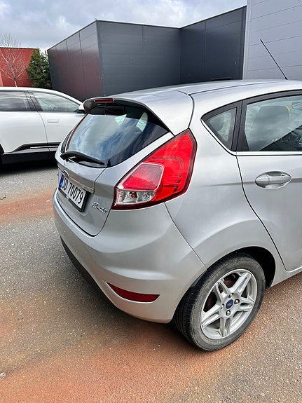 Ford Fiesta 4 of 5