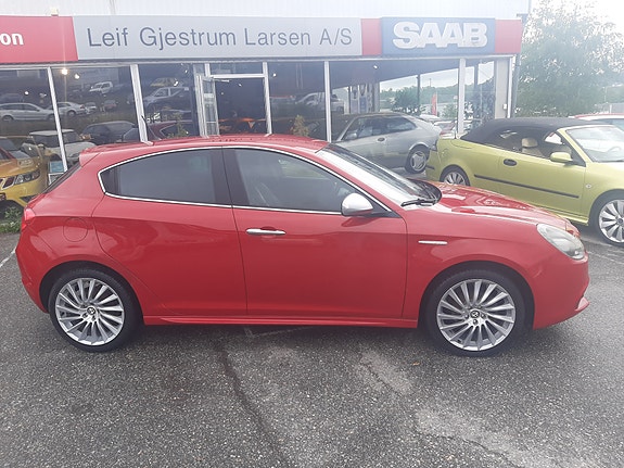 Alfa Romeo Giulietta 3 of 5