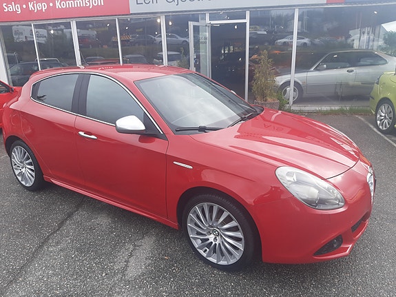 Alfa Romeo Giulietta 2 of 5