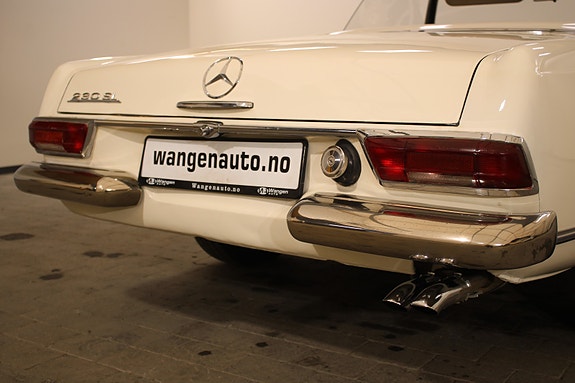 Mercedes-Benz 230 SL 12 of 30