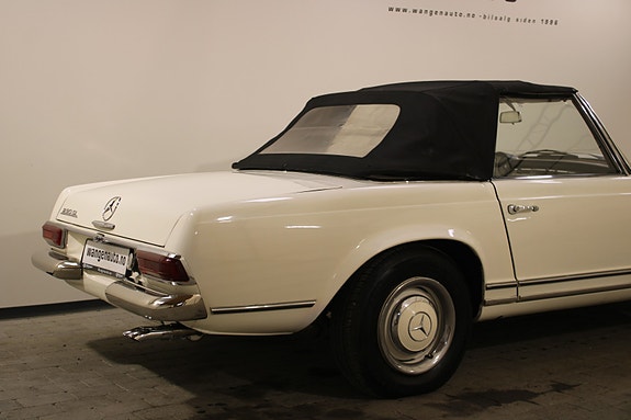 Mercedes-Benz 230 SL 7 of 30