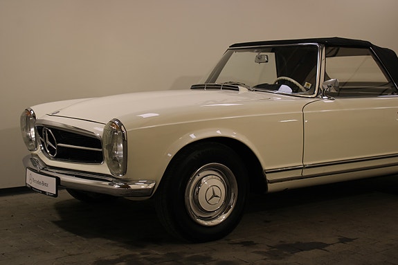 Mercedes-Benz 230 SL 3 of 30