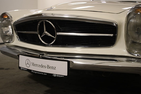 Mercedes-Benz 230 SL 17 of 30