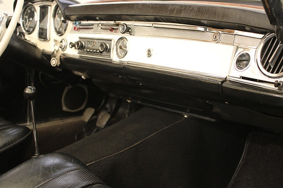 Mercedes-Benz 230 SL 26 of 30