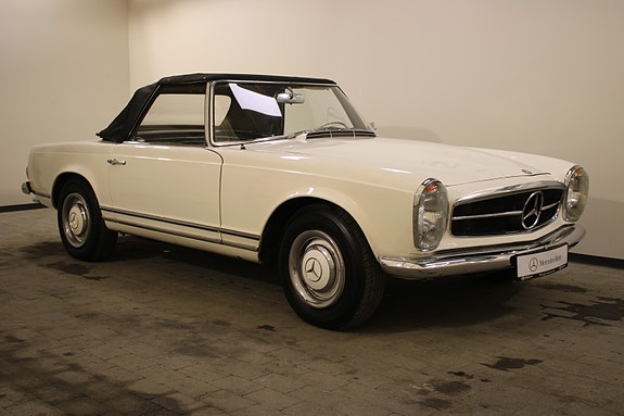 Mercedes-Benz 230 SL 9 of 30