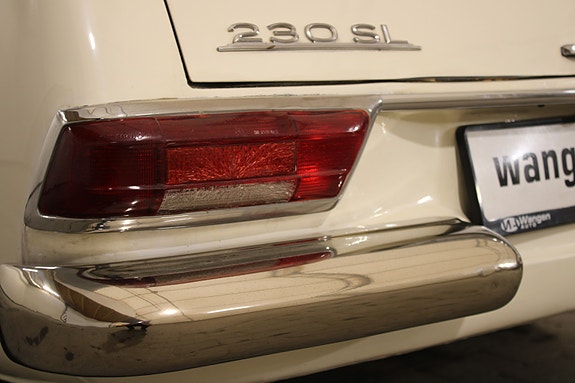 Mercedes-Benz 230 SL 14 of 30