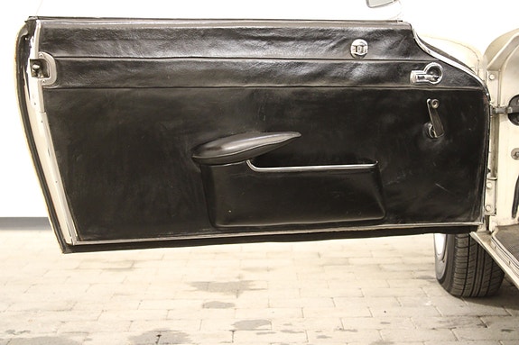 Mercedes-Benz 230 SL 19 of 30