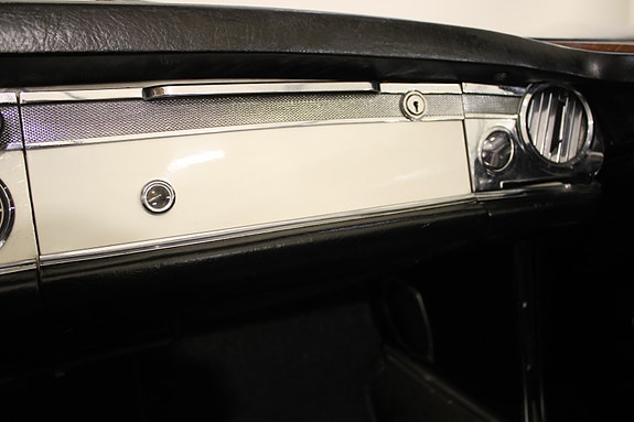 Mercedes-Benz 230 SL 30 of 30