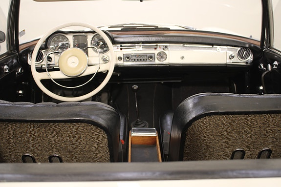 Mercedes-Benz 230 SL 23 of 30