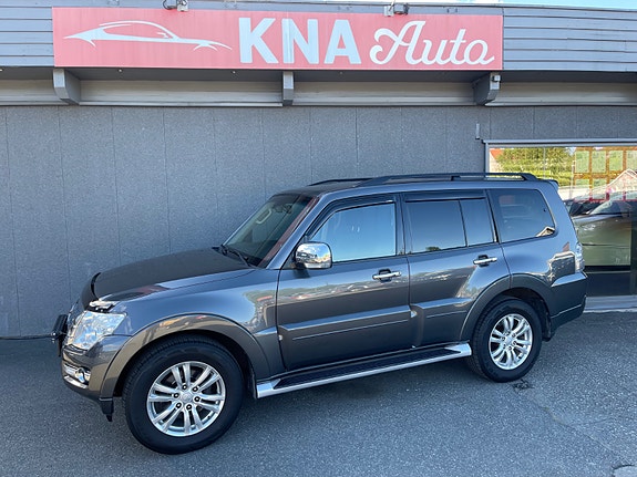 Mitsubishi Pajero 2 of 5