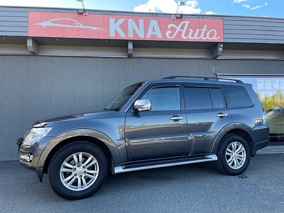 Mitsubishi Pajero 3 of 5