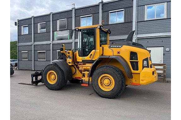 Volvo L70 H2 **Forks & Bucket** 3 of 30
