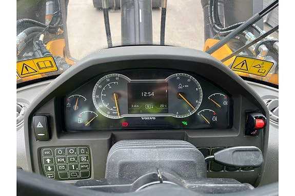 Volvo L70 H2 **Forks & Bucket** 12 of 30