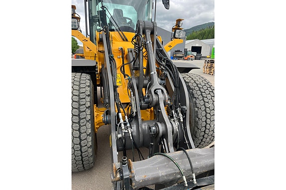 Volvo L70 H2 **Forks & Bucket** 22 of 30