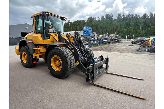 Volvo L70 H2 **Forks & Bucket** 2 of 30