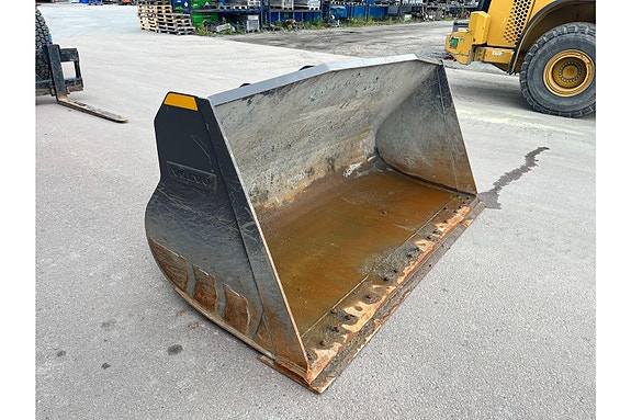 Volvo L70 H2 **Forks & Bucket** 24 of 30
