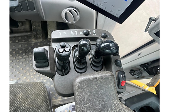 Volvo L70 H2 **Forks & Bucket** 9 of 30