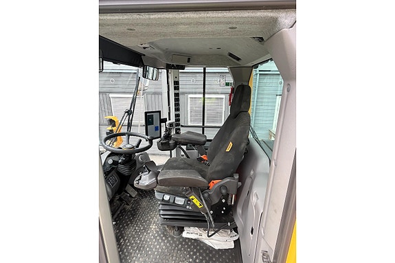 Volvo L70 H2 **Forks & Bucket** 8 of 30