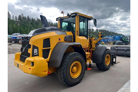 Volvo L70 H2 **Forks & Bucket** 5 of 30