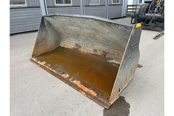 Volvo L70 H2 **Forks & Bucket** 25 of 30