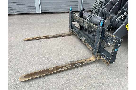Volvo L70 H2 **Forks & Bucket** 17 of 30