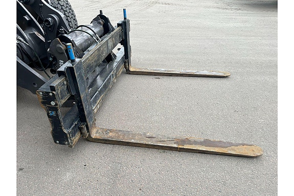 Volvo L70 H2 **Forks & Bucket** 18 of 30