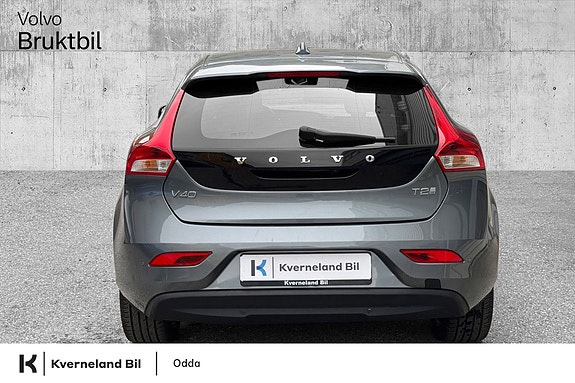 Volvo V40 4 of 5