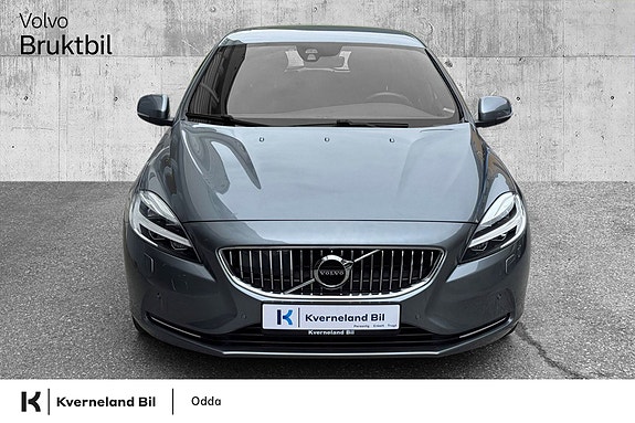 Volvo V40 3 of 5